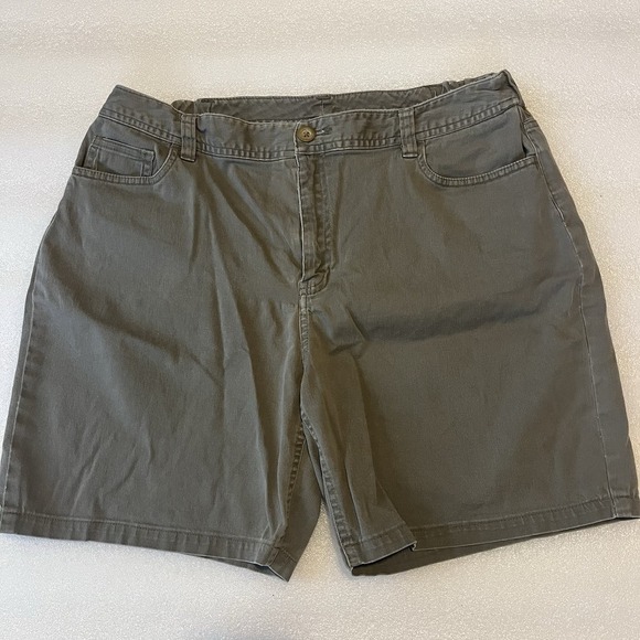 Classic Elements Other - Classic Elements Brown Cargo Shorts Men's Size 14